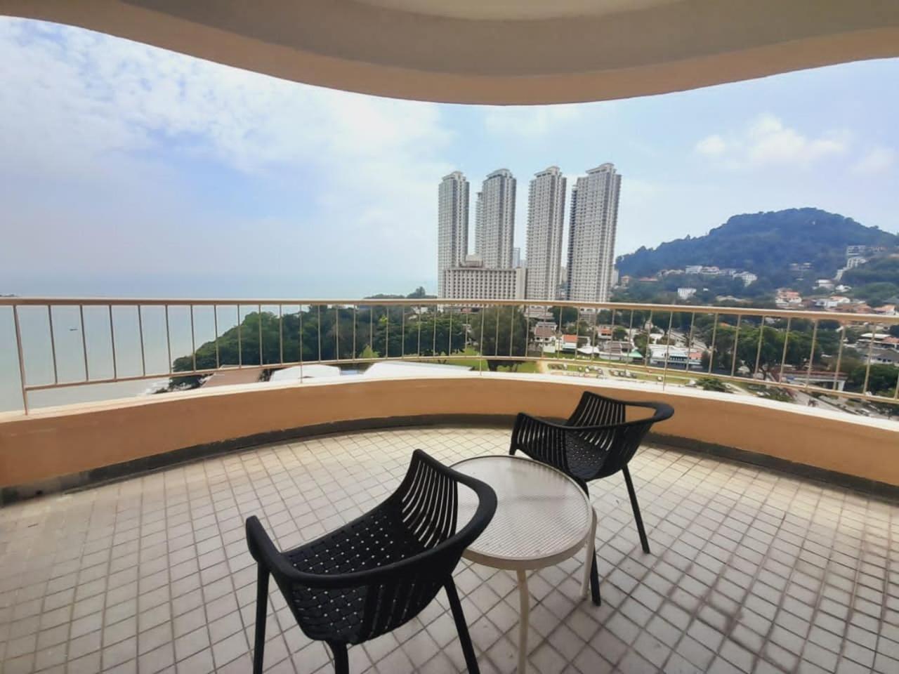 Rainbow Paradise Beachfront Penang Tanjung Bungah  Zewnętrze zdjęcie
