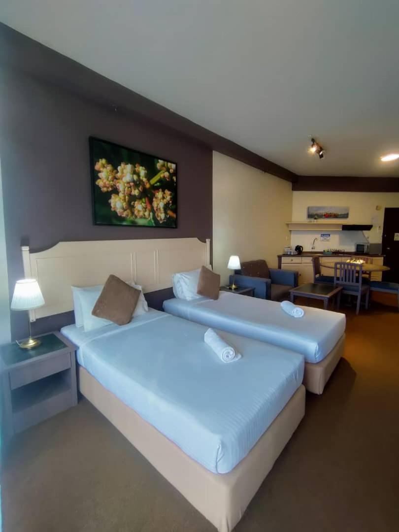 Rainbow Paradise Beachfront Penang Tanjung Bungah  Zewnętrze zdjęcie